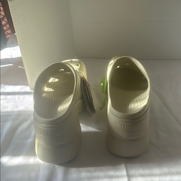 CROCS Cream Platform Sandals - Picture 4 of 7